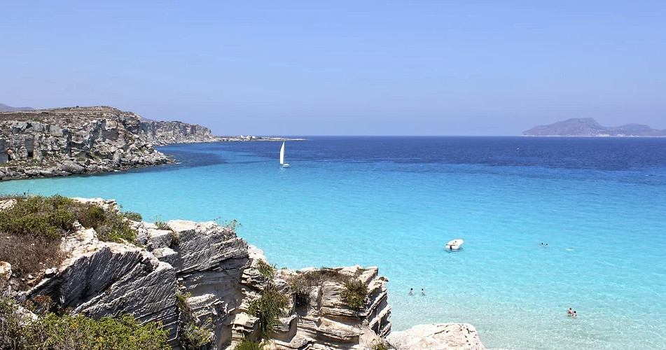 Favignana: "Divieto di costume da bagno nel centro storico”. Ordinanza del  Sindaco per preservare il pubblico decoro - Tpostnews